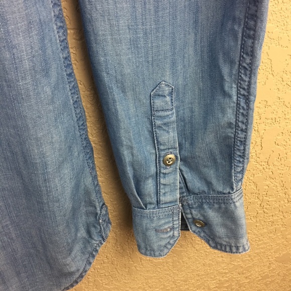 SALE
Talbots Small Chambray Ruffle Button DownE4/2 - Picture 5 of 6